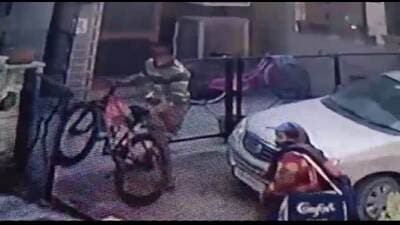 The theft of a bicycle from a house in Sector 42, Chandigarh, has revealed the presence of a new gang in the city, which uses a unique modus operandi to gain access to homes. The gang comprises at least two women and a man. CCTV footage of the robbery showed that the women approached the victims as saleswomen, and upon exiting the house signalled to their accomplice. (Representative Image/HT File)