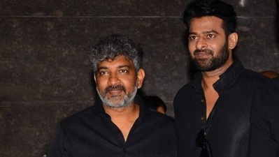 SS Rajamouli rescued Prabhas as he gets mobbed. SS Rajamouli rescued Prabhas as he gets mobbed.