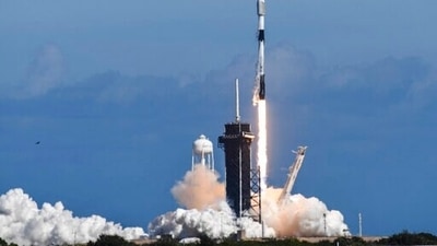 A SpaceX Falcon 9 rocket lifts off from Pad 39A at Kennedy Space Center, (File photo/AP) A SpaceX Falcon 9 rocket lifts off from Pad 39A at Kennedy Space Center, (File photo/AP)