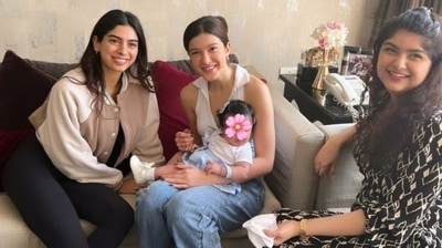 Khushi Kapoor, Shanaya Kapoor, and Anshula Kapoor with cousin Mohit Marwah's daughter Thea.