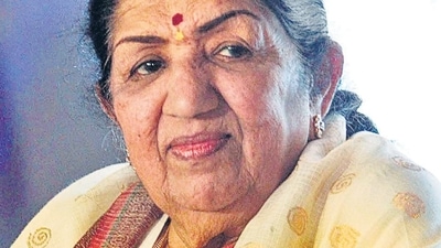 Lata Mangeshkar's ashes immersed in Nashik's Ramkund.&nbsp;