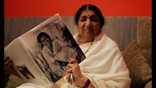Lata Mangeshkar’s genius was matched by a complete dedication to the craft. Not a word or a sur (melody) out of place, she is a reminder of the virtue of devotion to the arts as a life-long mission (Vijayanand gupta/ht photo)