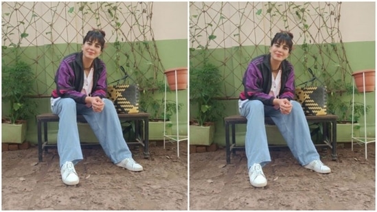 Kirti is living it up Goa style. In comfy clothes, Kirti posed for pictures as she sat on a bench.(Instagram/@iamkirtikulhari)