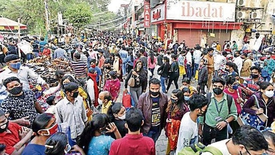 Traders have said that new vendors should not be accounted for in the fresh survey by civic bodies. ( Sanjeev Verma/HT PHOTO)