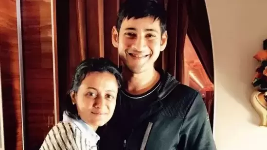 Mahesh Babu and his wife Namrata Shirodkar celebrate 17 years of marriage. Mahesh Babu and his wife Namrata Shirodkar celebrate 17 years of marriage.