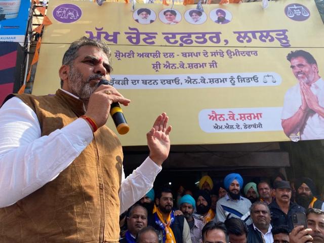 SAD-BSP candidate from Dera Bassi NK Sharma campaigning on Thursday. (HT Photo)