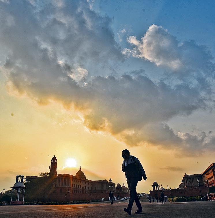A view of Vijay Chowk during sunset, in New Delhi, India, on Wednesday, February 09, 2022. (Photo by Sanchit Khanna/Hindustan Times) A view of Vijay Chowk during sunset, in New Delhi, India, on Wednesday, February 09, 2022. (Photo by Sanchit Khanna/Hindustan Times)