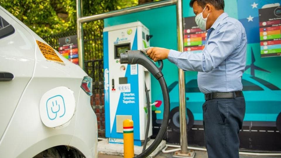 As per the policy, aggregators and delivery services will have to ensure that 10% of all new two-wheelers and 5% of four-wheelers added to their fleet are electric within three months of implementation of the policy. (Shutterstock) As per the policy, aggregators and delivery services will have to ensure that 10% of all new two-wheelers and 5% of four-wheelers added to their fleet are electric within three months of implementation of the policy. (Shutterstock)