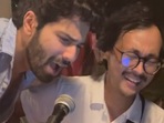 Varun Dhawan sings Humsafar from his film Badrinath Ki Dulhania. Varun Dhawan sings Humsafar from his film Badrinath Ki Dulhania.