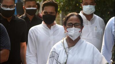 West Bengal chief minister and Trinamool Congress (TMC) leader Mamata Banerjee has called an emergency meeting of a few select TMC leaders at her residence on Saturday afternoon. (HT PHOTO.) West Bengal chief minister and Trinamool Congress (TMC) leader Mamata Banerjee has called an emergency meeting of a few select TMC leaders at her residence on Saturday afternoon. (HT PHOTO.)