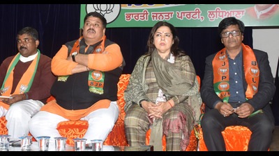 Former SAD leaderanjeev Chaudhary is the president of Arora Market Shopkeepers Association in Chaura Bazar, while anjeev Chaudhary had fought civic body polls from Ward 61 in Ludhiana. (HT photo)