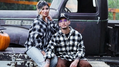 5. When you think of Gen-Y, you instantly picture an effortlessly cool-laid back vibe. Plaid shirts have been a quintessential part of their wardrobe. It's classic, versatile, provides optimal comfort and needs little effort. (Photo by Fabian Centeno on Unsplash) 5. When you think of Gen-Y, you instantly picture an effortlessly cool-laid back vibe. Plaid shirts have been a quintessential part of their wardrobe. It's classic, versatile, provides optimal comfort and needs little effort. (Photo by Fabian Centeno on Unsplash)