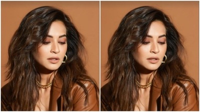 Kriti paired a yellow corset bra with a brown leather blazer with folded-up sleeves. She teamed it with a pair of brown leather trousers folded at the ankles. (Instagram/@kriti.kharbanda)