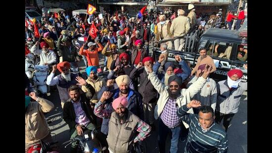  Members of the Punjab UT Mulazim and Pensioners Sanjha Front protesting in Bathinda on Friday. Members of the Punjab UT Mulazim and Pensioners Sanjha Front protesting in Bathinda on Friday. 