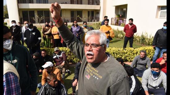 Residents stage a protest at Chintels Paradiso in Sector 109, Gurugram, on Friday. (Vipin Kumar /HT PHOTO) Residents stage a protest at Chintels Paradiso in Sector 109, Gurugram, on Friday. (Vipin Kumar /HT PHOTO)