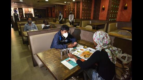 The 50% seating limit at eateries and cinemas continues in Delhi. (Sanchit Khanna/HT PHOTO) The 50% seating limit at eateries and cinemas continues in Delhi. (Sanchit Khanna/HT PHOTO)