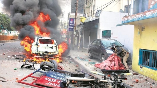 Vehicles seen set on fire next to a police chowki after demonstrations against the Citizenship Amendment Act (CAA) and National Register of Citizens (NRC) turned violent in Lucknow, Uttar Pradesh, India on December 19, 2019. (HT Photo)