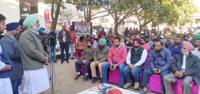 Congress candidate Deepinder Singh Dhillon campaigning in Dera Bassi on Friday. (HT) Congress candidate Deepinder Singh Dhillon campaigning in Dera Bassi on Friday. (HT)