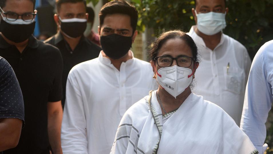 File photo of Bengal CM and Trinamool Congress (TMC) leader Mamata Banerjee with her nephew Abhishek Banerjee. (HT) File photo of Bengal CM and Trinamool Congress (TMC) leader Mamata Banerjee with her nephew Abhishek Banerjee. (HT)