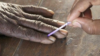 Voting is underway in Siliguri, Asansol, Bidhannagar and Chandannagar in West Bengal. (Reuters) (For representation purpose) Voting is underway in Siliguri, Asansol, Bidhannagar and Chandannagar in West Bengal. (Reuters) (For representation purpose)