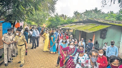 A large majority of residents have refused to co-operate with officials and policemen who visited the padas between February 1 and February 4. (Pratik Chorge/HT PHOTO) A large majority of residents have refused to co-operate with officials and policemen who visited the padas between February 1 and February 4. (Pratik Chorge/HT PHOTO)