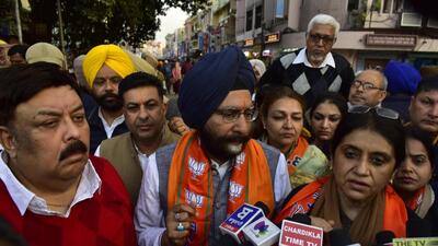 BJP candidate from Amritsar East constituency Jagmohan Singh Raju stages a protest at the Hall Gate in Amritsar on Saturday. He alleged that former minister Bikram Singh Majithia was behind this. (Sameer Sehgal /HT)
