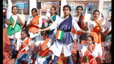 Students performing during a voter awareness campaign organised by the Mohali administration ahead of the Punjab assembly elections. (HT Photo) Students performing during a voter awareness campaign organised by the Mohali administration ahead of the Punjab assembly elections. (HT Photo)