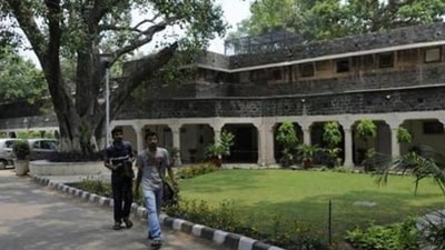 AUD recruitment: Apply for 22 vacancies of senior assistant and other posts