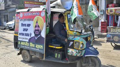 The voice messages are mostly played through loudspeakers fitted atop three-wheelers and e-rickshaws that take the rounds of the constituency. (HT FILE) The voice messages are mostly played through loudspeakers fitted atop three-wheelers and e-rickshaws that take the rounds of the constituency. (HT FILE)