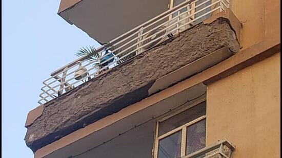 Gurugram: Portions of wall, ceiling collapse in another society in Sector 109 Gurugram: Portions of wall, ceiling collapse in another society in Sector 109