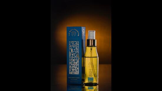 The hair density tonic by THE EARTH COLLECTIVE nourishes the scalp to make follicles stronger. The hair density tonic by THE EARTH COLLECTIVE nourishes the scalp to make follicles stronger.