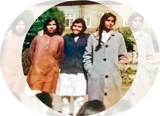 Shovana (extreme right) on the grounds of Delhi’s Miranda House with her friends after class Shovana (extreme right) on the grounds of Delhi’s Miranda House with her friends after class