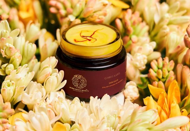 The Ghrit Aarti Skin Salve by GLOBAL BEAUTY SECRETS contains natural Almond, Rose, Geranium, Sandalwood & Primrose oil, and cow ghee The Ghrit Aarti Skin Salve by GLOBAL BEAUTY SECRETS contains natural Almond, Rose, Geranium, Sandalwood & Primrose oil, and cow ghee