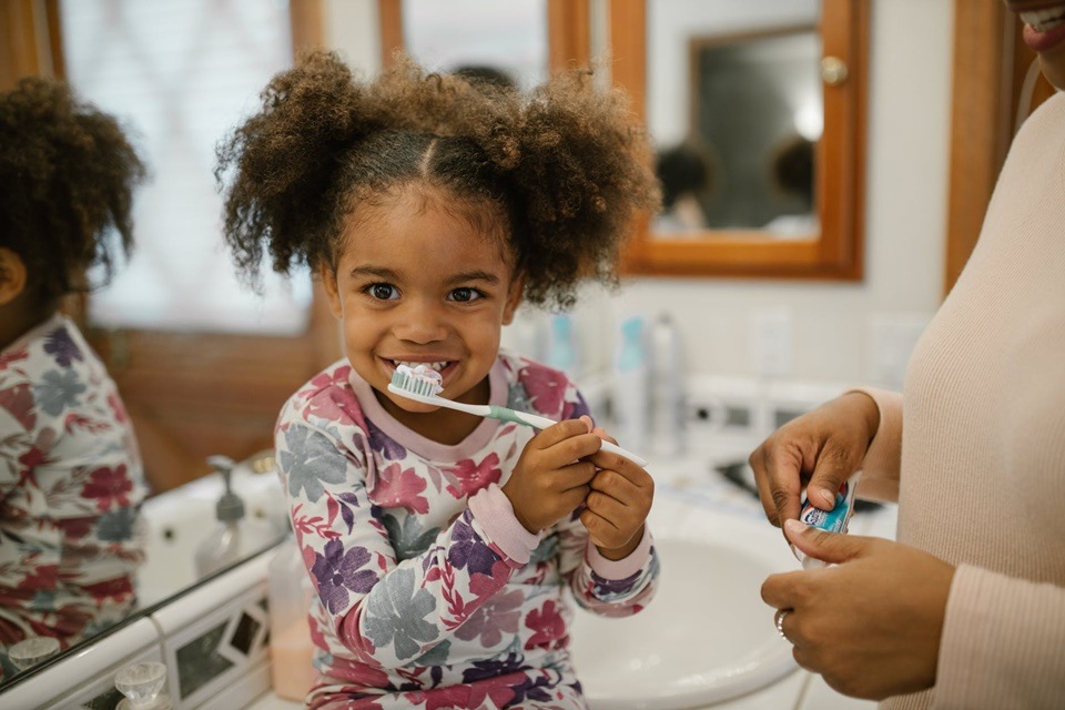 Here are some common mistakes made by parents while taking care of their child's oral health and how they can fix it(Pexels) Here are some common mistakes made by parents while taking care of their child's oral health and how they can fix it(Pexels)