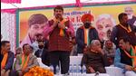 BJP MP Manoj Tiwari addressing a rally for the upcoming assembly polls in Hoshiarpur on Sunday. (HT Photo)