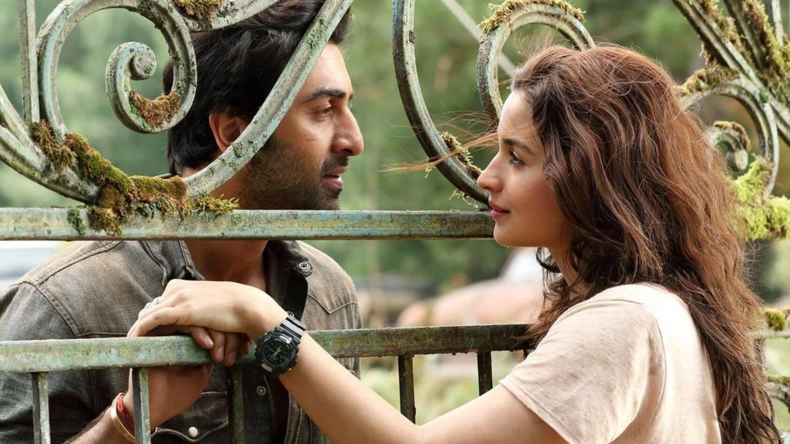 Alia and Ranbir can't take eyes off each other in new pic from Brahmastra