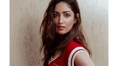 Leaving her luscious tresses open down her back in a messy manner, Yami amplified the glam quotient by opting for a dewy makeup look that included a dab of pink lipgloss, rosy blushed and highlighted cheeks, kohl-lined eyes with black eyeliner streaks, mascara-laden eyelashes, nude pink eyeshadow and filled-in eyebrows. (Instagram/yamigautam) Leaving her luscious tresses open down her back in a messy manner, Yami amplified the glam quotient by opting for a dewy makeup look that included a dab of pink lipgloss, rosy blushed and highlighted cheeks, kohl-lined eyes with black eyeliner streaks, mascara-laden eyelashes, nude pink eyeshadow and filled-in eyebrows. (Instagram/yamigautam)