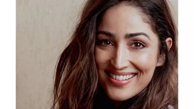 The diva decided to go sans accessories to let her ensemble do the maximum talking. Flashing her million dollar smile for the camera, Yami set the Internet on fire. (Instagram/yamigautam) The diva decided to go sans accessories to let her ensemble do the maximum talking. Flashing her million dollar smile for the camera, Yami set the Internet on fire. (Instagram/yamigautam)