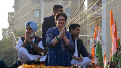 All India Congress Committee general secretary Priyanka Gandhi Vadra campaigning for party’s Dera Bassi candidate Deepinder Singh Dhillon (in blue turban) in Zirakpur on Sunday. (Sant Arora/HT)