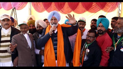 Congress candidate from Mohali, Balbir Sidhu, campaigning on Sunday. (HT Photo) Congress candidate from Mohali, Balbir Sidhu, campaigning on Sunday. (HT Photo)