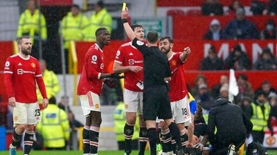 Manchester United players remonstrate with referee Stuart Attwell during the Premier League match against Southampton (AP) Manchester United players remonstrate with referee Stuart Attwell during the Premier League match against Southampton (AP)