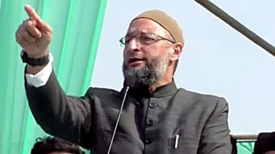 Asaduddin Owaisi has voiced his support to Muskan,, the burqa-clad girl who was heckled in a Karnataka college(ANI) Asaduddin Owaisi has voiced his support to Muskan,, the burqa-clad girl who was heckled in a Karnataka college(ANI)