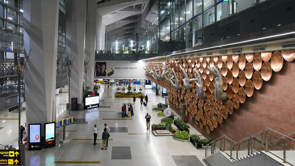 The customs department at Delhi’s Indira Gandhi International (IGI) Airport on Sunday said they found an unclaimed bag near gate number 11 of the International Arrivals section at Terminal 3. (File Photo / HT)