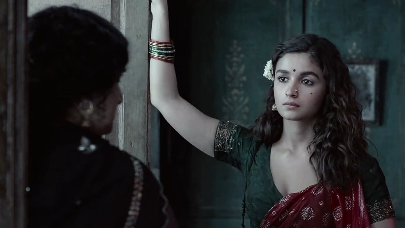 Rani Mukharji Ki Fucking Video - Bhansali praises Alia for choosing Gangubai: 'She comes from urban  lifestyle' | Bollywood - Hindustan Times