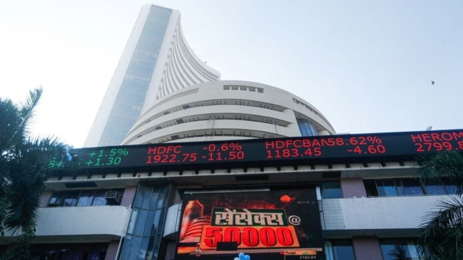 Sensex tanks 1,747 pts to end day at 56,405, Nifty tumbles below 16,900 - Hindustan Times