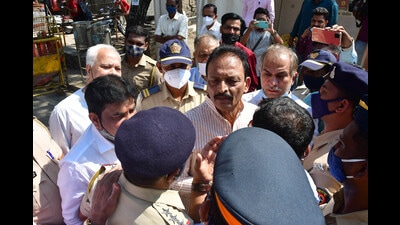 Nationalist Congress Party (NCP) objected to the Congress’ attempt to hold a protest outside the official residence of Fadnavis. (Bhushan Koyande/ HT Photo)