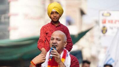 Deputy chief minister of Delhi Manish Sisodia during a roadshow in Ludhiana on Monday. He assured people that the AAP government will put an end to ‘parcha raj’ in Punjab and all fake cases will be dismissed. (HT Photo) Deputy chief minister of Delhi Manish Sisodia during a roadshow in Ludhiana on Monday. He assured people that the AAP government will put an end to ‘parcha raj’ in Punjab and all fake cases will be dismissed. (HT Photo)