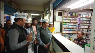 AAP workers campaigning in Varanasi. (HT Photo)
