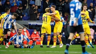 FC Barcelona's Luuk de Jong celebrates after scoring their second goal with teammate Adama Traore (REUTERS)