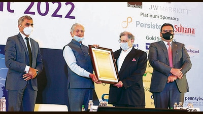 Cyrus Poonawalla (second from right) was felicitated at MCCIA’s Pune International Business Summit on Monday. (HT PHOTO) Cyrus Poonawalla (second from right) was felicitated at MCCIA’s Pune International Business Summit on Monday. (HT PHOTO)